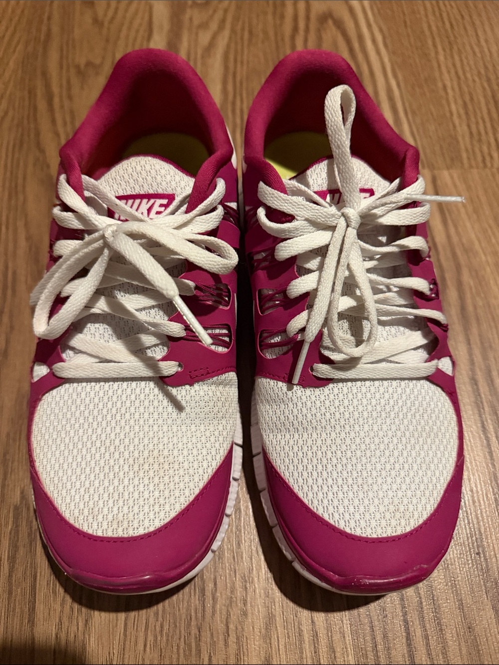 Nike FREE 5.0 Women’s Pink and White Training Shoes - Picture 3 of 3